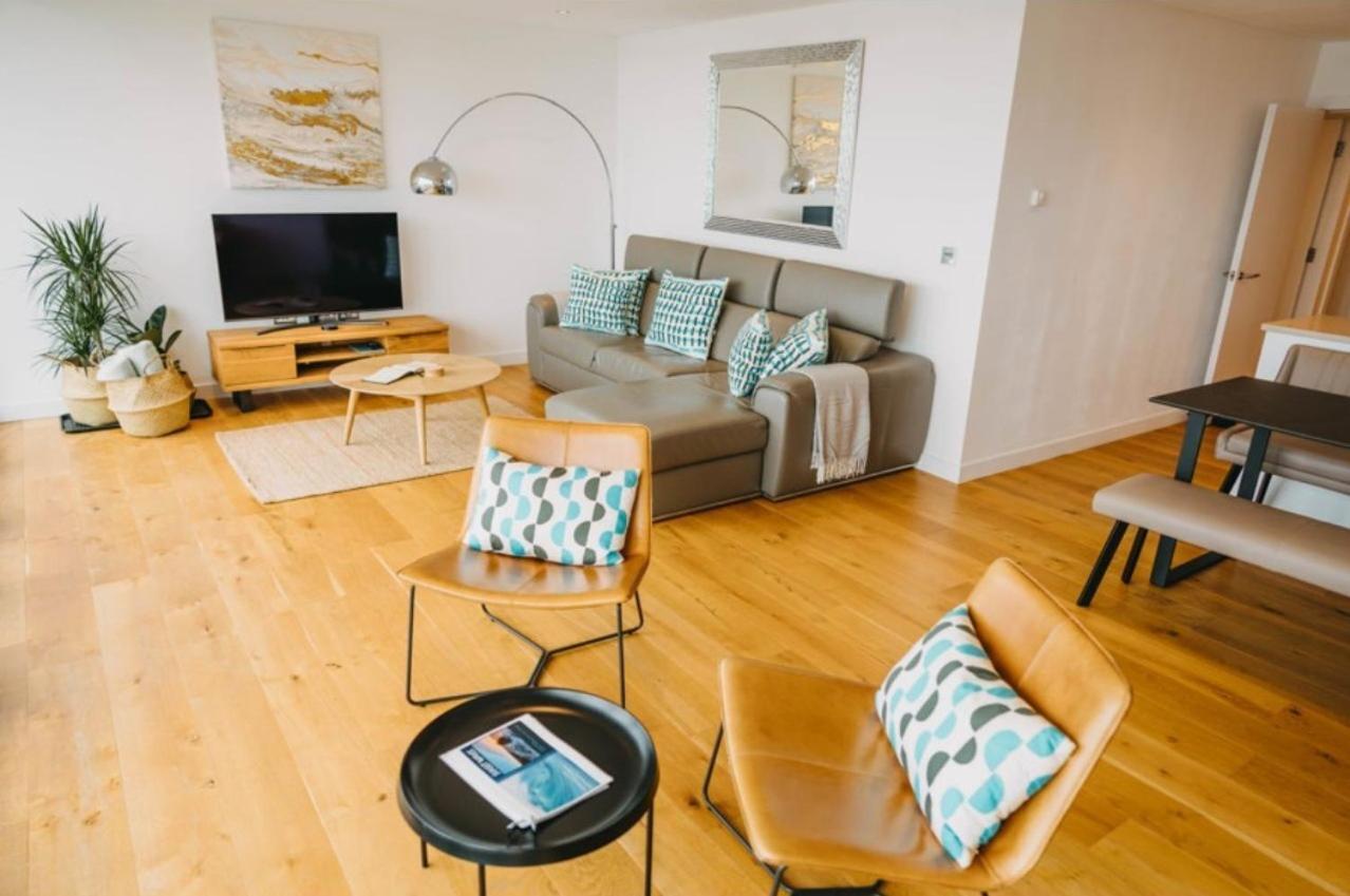 Sunset Waves Sea View Apartment Featuring Panoramic Views & Parking Newquay  Ngoại thất bức ảnh